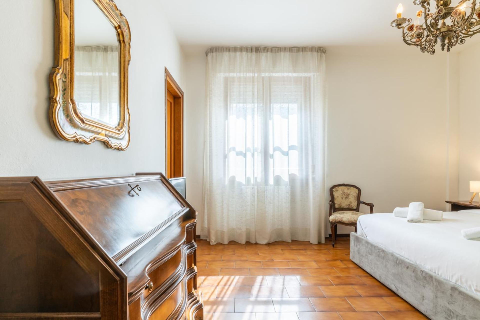Elegant Apartment, *