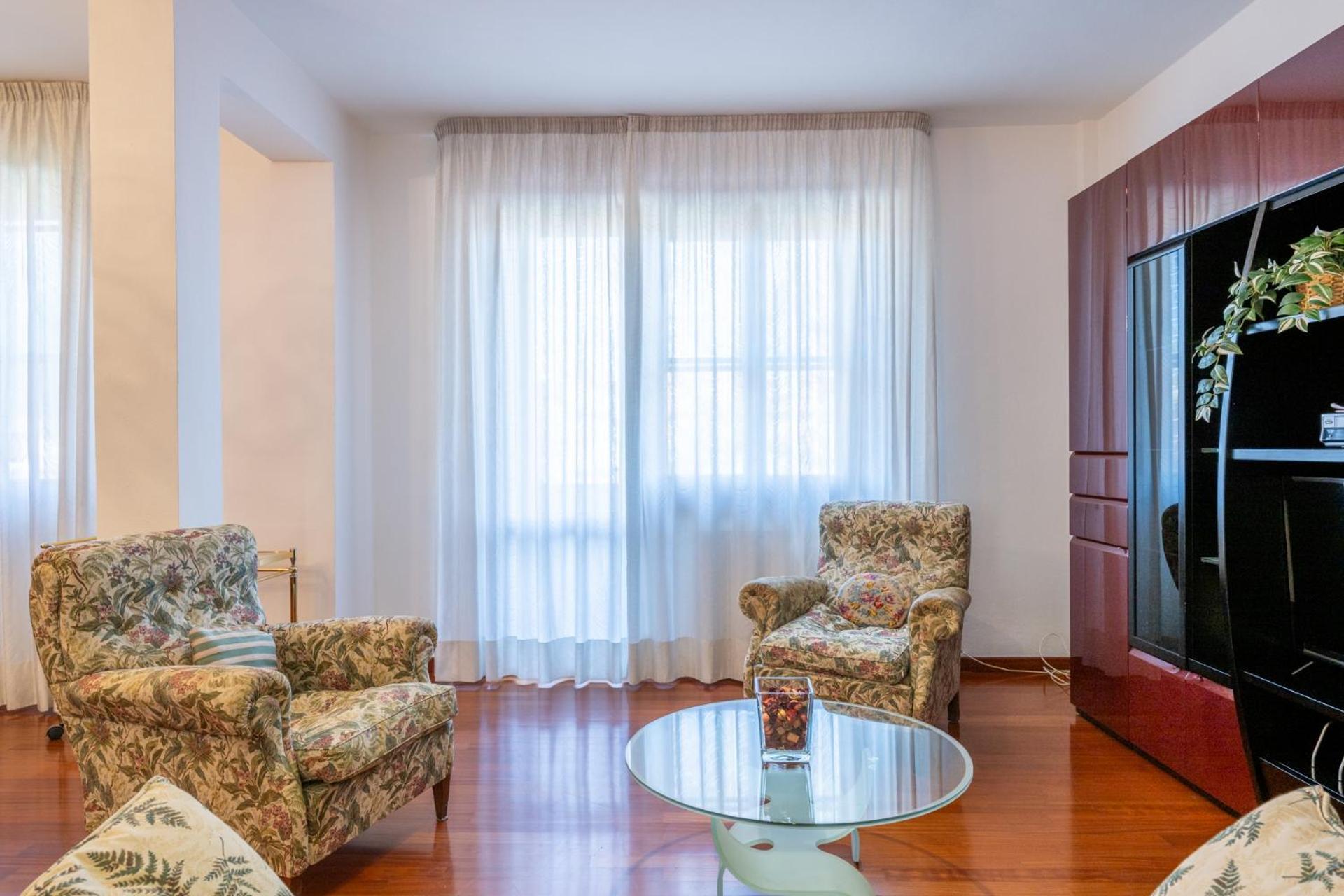Appartamento Elegant Apartment, *